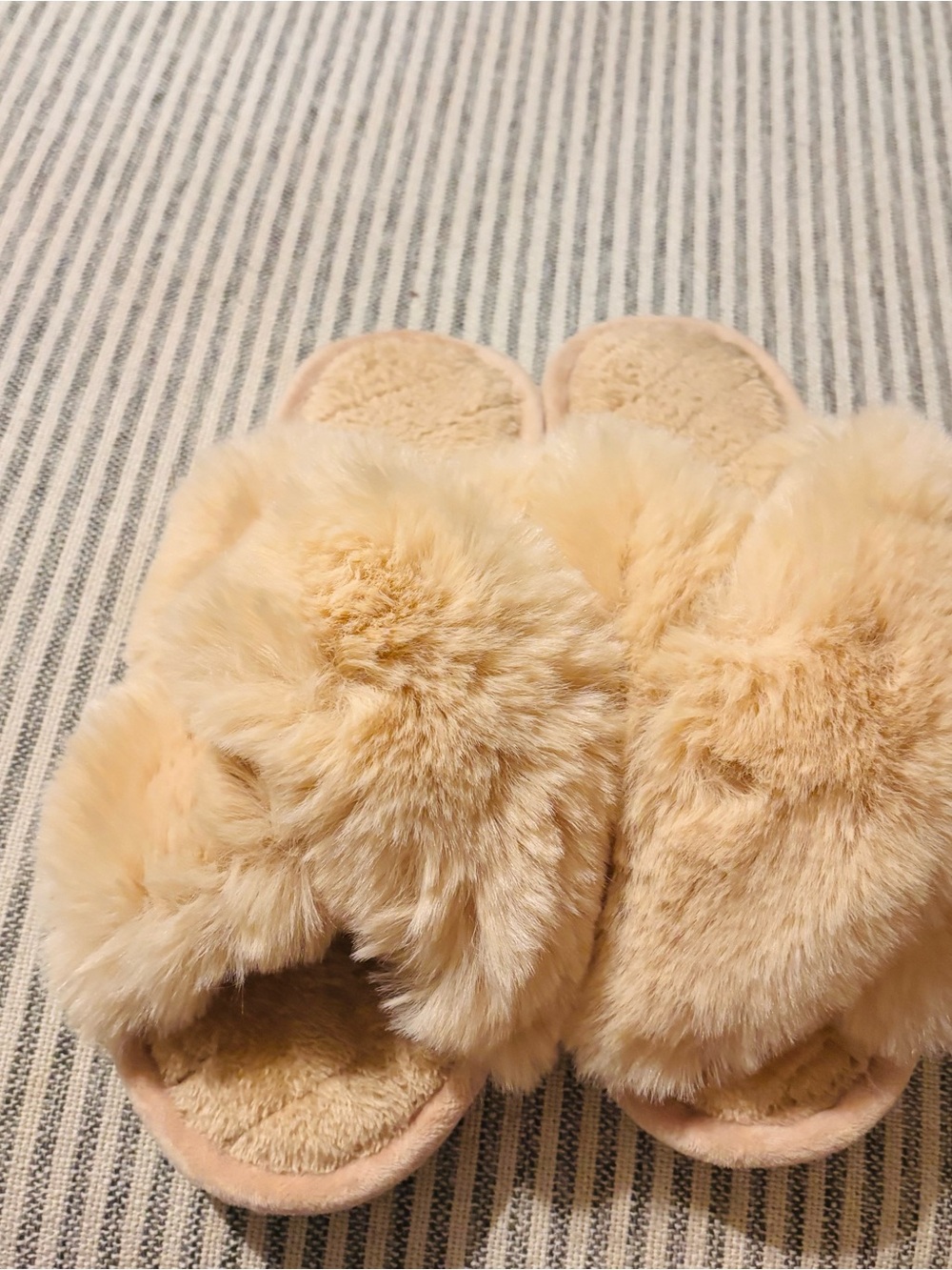 Cozy Fluffy Slide Slippers in Light Beige